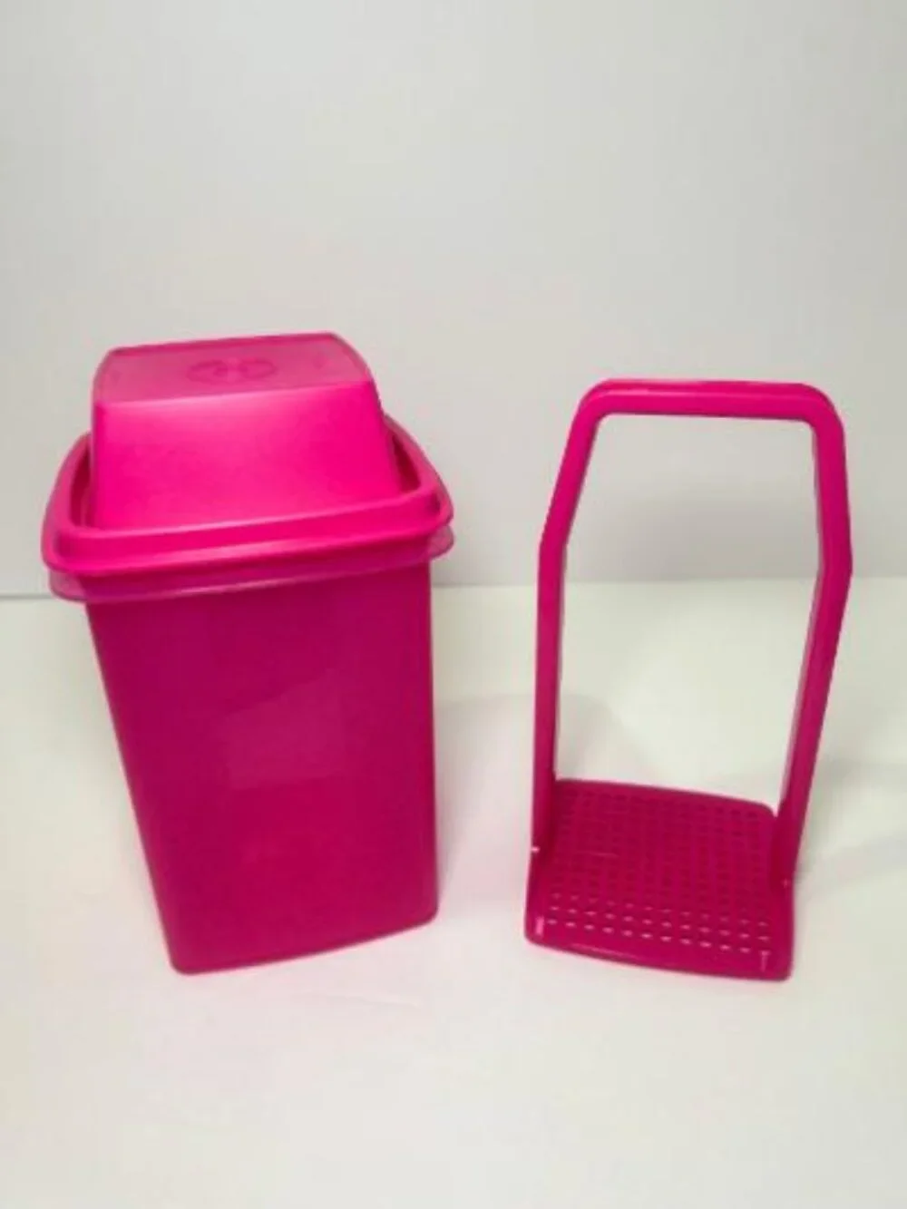Tupperware Pick-A-Deli Square Pickle Container with Strainer Pink